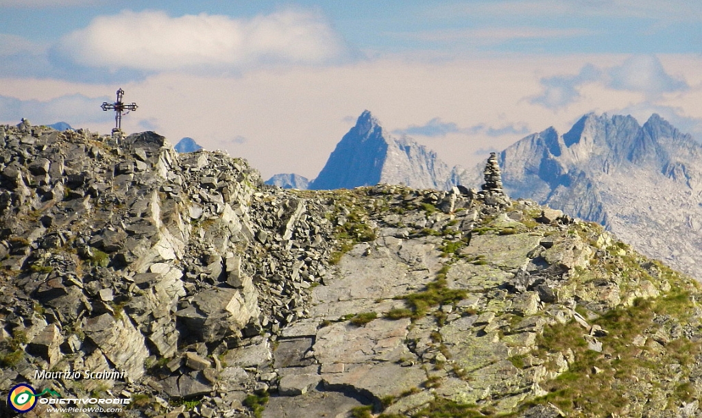 17 Croce e omino del Pizzo Trona.JPG